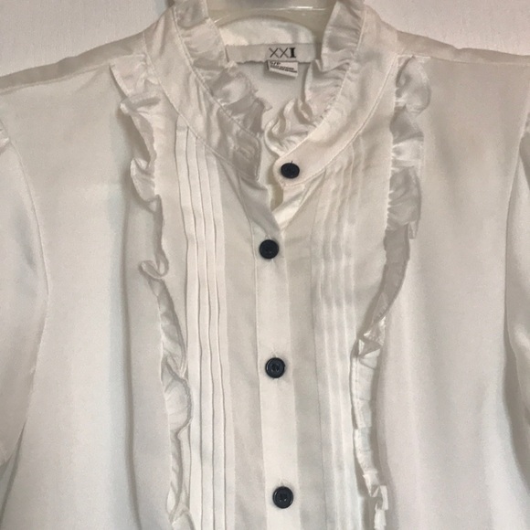 Tuxedo style blouse - Picture 2 of 4